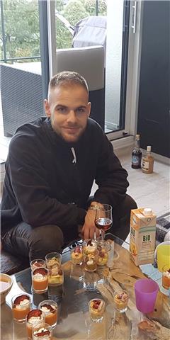Professeur d’anglais de 22 ans, ayant vécu en Ecosse et actuellement en dernière année de master en management international propose des cours aux adultes comme aux plus jeunes