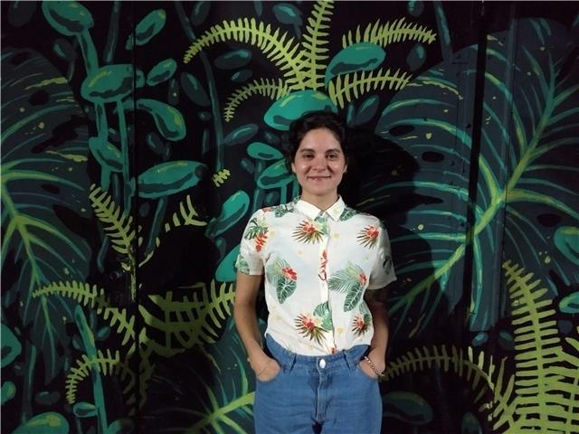 Profesora en ciencias sociales y comunicación, que dicta clases de habla español