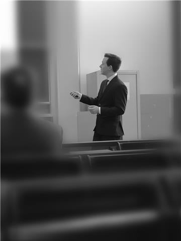 Ingegnere e professore di materie scientifiche (matematica, fisica, tecnica) offre lezioni in presenza o online