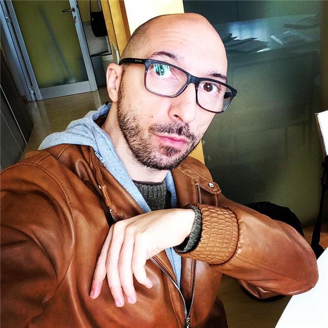 Laureato in accademia di belle arti (classe pittura) offre disponibilità per :
lezioni di storia dell' arte per studenti delle scuole secondarie 1 grado e 2 grado