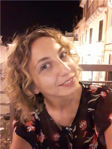 Laureata in Psicologia, offro lezioni per le materie umanistiche: psicologia, filosofia, pedagogia . Inoltre mi rendo disponibile anche per chi avesse bisogno di aiuto per la stesura di relazioni o tesi