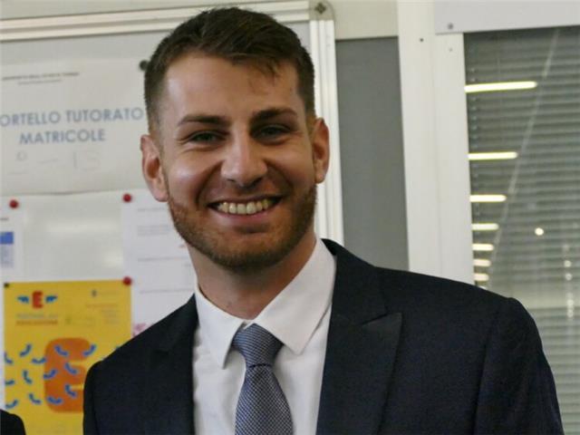 Impartisce lezioni a studenti di medie e superiori! supporto per i compiti a studenti di elementari e medie in tutte le materie