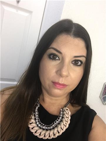 Soy graduada en Licenciatura en Filología Inglesa. Amplia experiencia como profesora. Me encanta enseñar. Soy muy paciente y creativa con mis alumnos