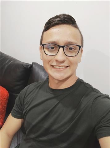 Profesor de inglés para jóvenes y adultos que ofrece sus clases online para quien requiera ayuda o tutoría en temas de inglés