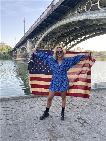 Harto de escuchar canciones en inglés que no entiendes. ¡que el fin del mundo no te pille sin hablar inglés!