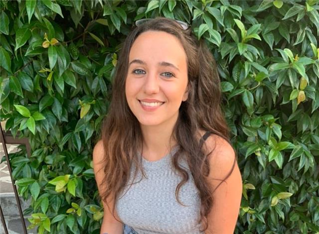 Laureata in lingue offre lezioni di matematica, inglese e spagnolo