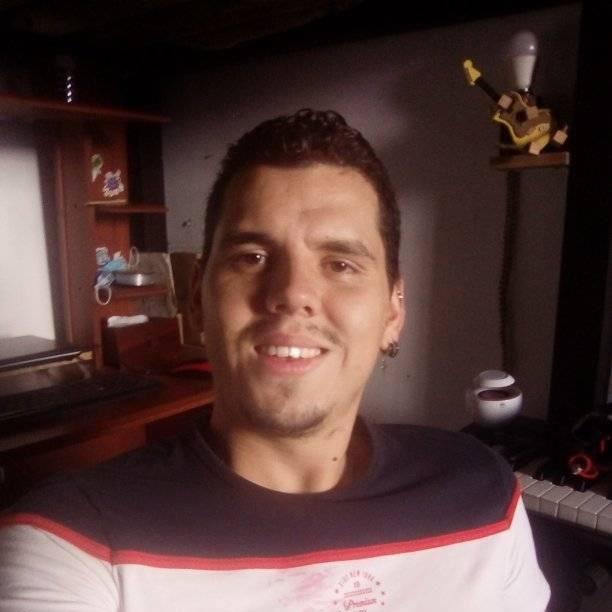 Profesor de Idiomas con experiencia enseñando inglés a todas las edades con métodos innovadores, dinámicos y altamente efectivos