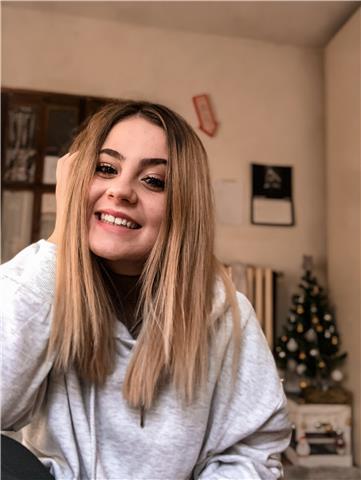 Diplomata al liceo linguistico e frequentante all’università di Torino offre ripetizioni di grammatica, comprensione del testo e lingua inglese