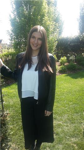 Ragazza diplomata al liceo linguistico per lezioni private (anche spagnolo e italiano)