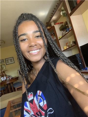 Estudiante universitaria con nivel c1 en inglés ofrece clases de inglés