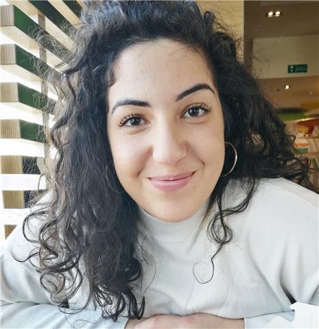 Laureanda in lingue presso l'università cattolica di Milano
