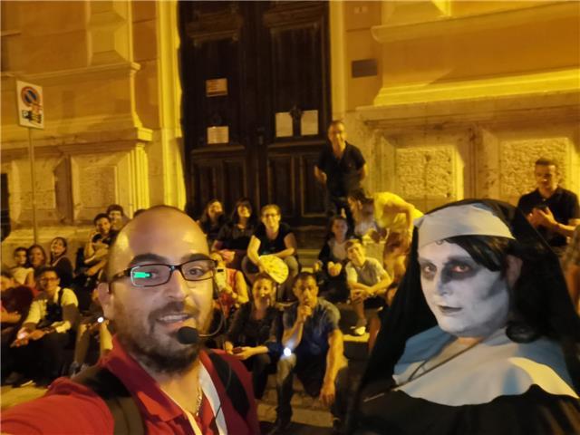 Archeologo laureato con 110/110, esperienza nell'insegnamento, si propone come insegnante privato di storia, filosofia, storia dell'arte, inglese, geografia