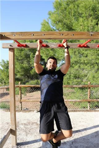 Entrenador personal graduado en ciencias del deporte y la especialidad en deporte y salud