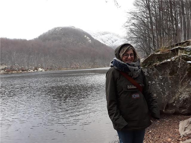 Ragazza diplomata ad indirizzo sociale