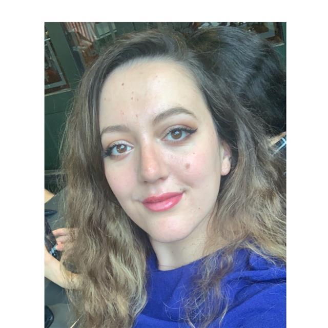 Je suis une étudiante en Master en mathématiques appliquées. Je parle 5 langues et l’anglais est au top de la liste