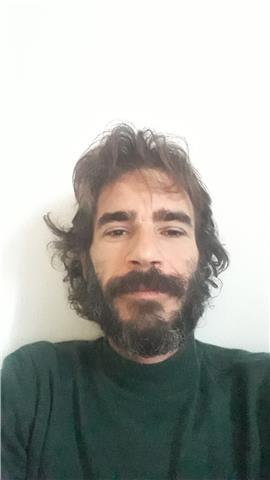 Insegnante madre lingua portoghese. Sono brasiliano e abito a Roma. Sono historico con formazione superiore nel Brasile. O interessi particolare nella cultura brasiliana, musica, historia, cultura e la diversita di essere brasiliano. Sono sposato con una 