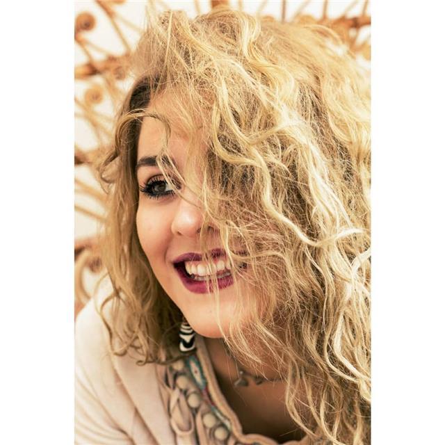 Insegnante di madre lingua spagnola offre lezioni di spagnolo comunicativo, scientifico, di lavoro, adattate alle esigenze e alle richieste dello studente (parlare, scrivere, ascoltare, conversare ...)
sia online che di persona