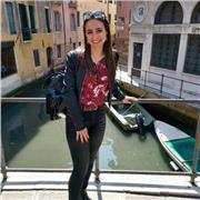 Studentessa di chimica e tecnologie farmaceutiche