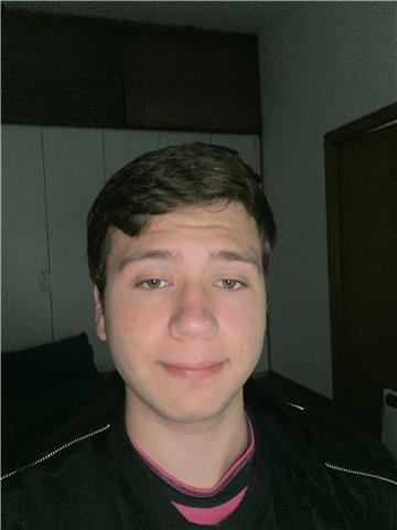 Soy estudiante de bachillerato científico y tengo 16 años. hablo 4 idiomas y puedo dar clases de dos de aquellas( ruso e inglés) también puedo dar clases de historia del mundo antiguo y moderno. y por último puedo hacer clases de introducción a los concep