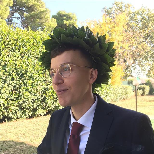 Neolaureato in Filosofia e Scienze dell'educazione offre lezioni di Filosofia e Storia