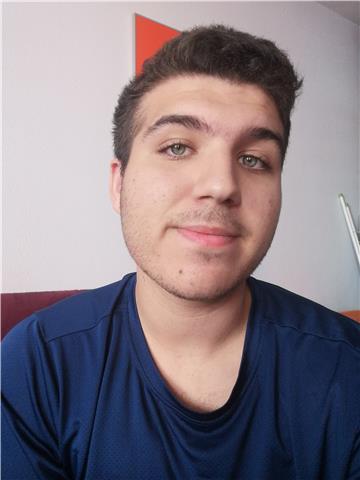 Estudiante de ingeniería telematica con algebra lineak y cálculo aprobados