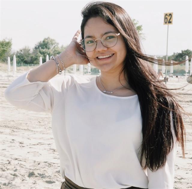 Studentessa universitaria offre ripetizioni di matematica a studenti delle superiori