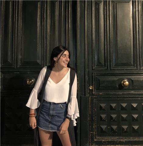 Soy estudiante universitaria de derecho y ade en la uc3m, además de ser voluntaria en la cruz roja con niños, podría ayudar en materia de matemáticas, economía, derecho e inglés hasta un nivel b2