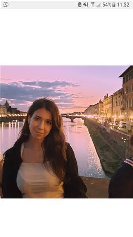 Studentessa di medicina al primo anno, diplomata al liceo classico, offre ripetizioni di biologia e chimica per liceo e scuole medie