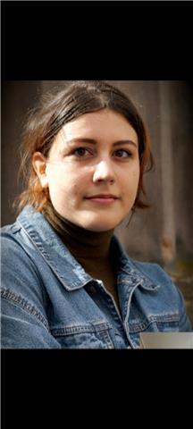 Tutor di inglese, provvista di certificazione C2 rilasciata da Cambridge School of English, offre lezioni studenti delle scuole medie, superiori, universitari e professionisti a Padova