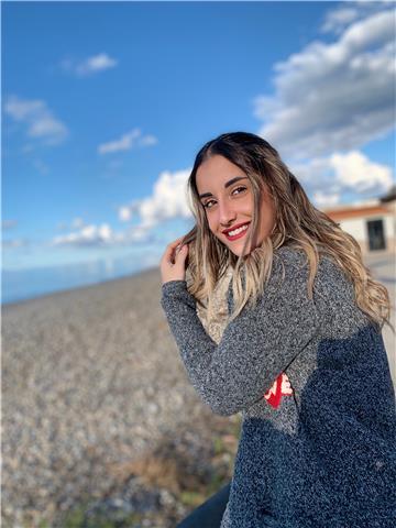 Laureanda in mediazione linguistica interculturale propone lezioni di inglese e recupero per tutte le materie scolastiche