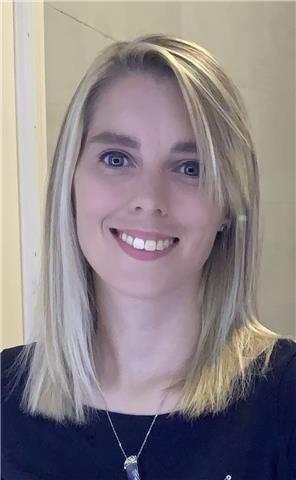 Profesora de ingles que enseñará inglés para niños pequeños a adolescentes
