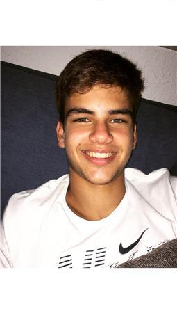 Estoy recién graduado en bachillerato,se me da muy bien tratar con chavales que han pasado por lo mismo que yo y el trato con ellos seguro que les va a encantar,imparto clases dinámicas pero ferias para progresar en aquello que se desee.
doy clases a niñ@