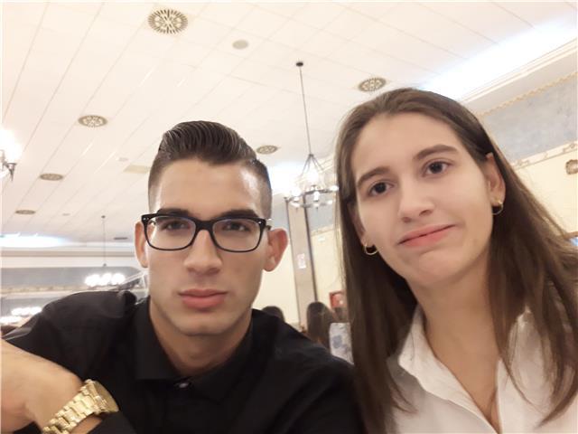 Soy estudiante de educación infantil en la universidad de tarongers y di clases a niños y niñas de primaria durante un año