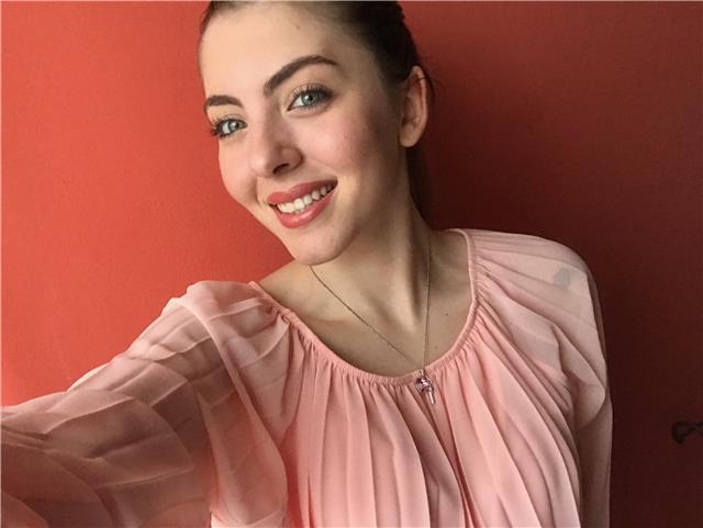 Studentessa laureata in chimica offre ripetizioni di matematica, fisica e chimica