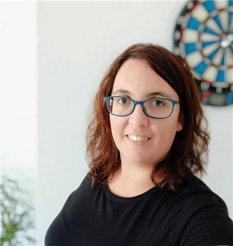 Soy maestra de educación primaria con amplia experiencia en clases de apoyo y extraescolares desde infantil hasta la ESO