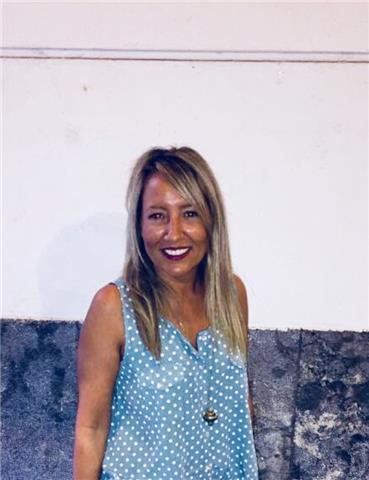 Soy titulada en piano y magisterio musical y puedo dar clases de piano tanto en escuela de música como en conservatorio. también imparto clases de lenguaje musical