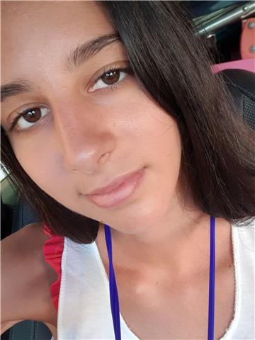 Chica de 19 años ofrece clases de cualquier asignatura a niños de hasta 14 años