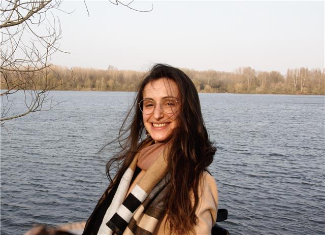 Sono una ragazza laureata in lingue e letterature straniere