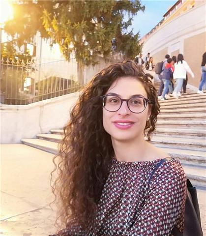 Laureata in Filologia Moderna impartisce lezioni di Italiano, storia, geografia,latino del biennio e inglese per scuole medie