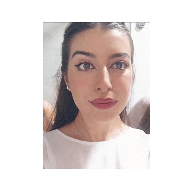 Estudiante de grado universitario de literatura ofrece clases de lengua y literatura e idiomas (francés e inglés) para alumnos de educación primaria o eso