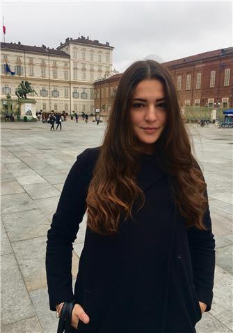 Studentessa universitaria, con esperienza di studio all’estero (USA/Irlanda) impartisce lezioni di inglese a studenti di scuole medie e superiori