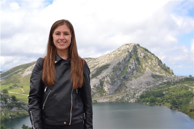 Graduada en ingeniería con nivel C2 de inglés se ofrece para dar clases de apoyo al estudio a alumnos de la ESO y Bachillerato