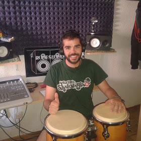 Profesor de música, ofrezco clases particulares de iniciación musical y percusión!