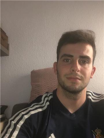 Profesor de inglés al que siempre le ha gustado el idioma. Actualmente estoy cursando magisterio (primaria) aunque ya tengo experiencia como profesor de inglés con alumnos de eso