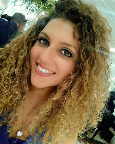 Laureata in Lingue e Culture Straniere, in possesso del Diploma de Español como Lengua Extranjera, C2, nivel superior (Diploma di Spagnolo come Lingua Straniera, C2, livello superiore) impartisce lezioni di Spagnolo ad alunni di scuole elementari , medie 