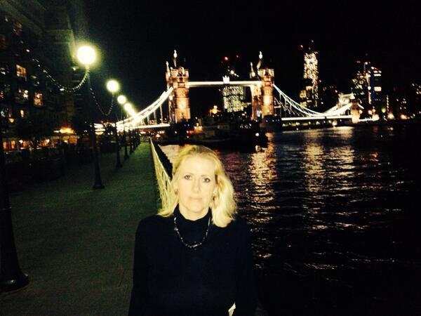 Insegnante madrelingua inglese con 20 anni esperienza e Masters in inglese proporre lezioni online. Trinity London accreditation