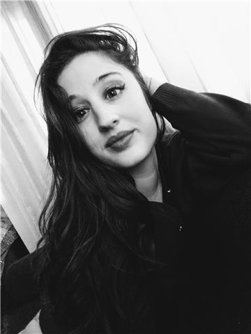 Me llamo sandra y este año finalizo la carrera de filosofía, tan solo me quedan las prácticas. puedo ofrecer clases de letras como castellano y valenciano, y por supuesto de filosofía. resido en comunitat valenciana, mi lengua nativa es el valenciano y te