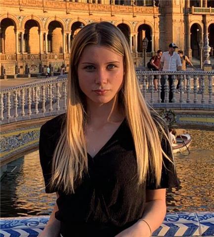Studentessa universitaria di lingue per l’impresa offre ripetizioni di Inglese e spagnolo per persone di qualsiasi età. Sono disponibile anche come aiuto compiti per elementari e medie