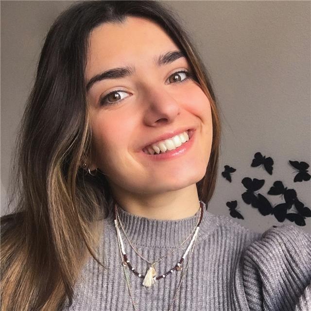 Jeune étudiante d'origine espagnole - Cours particuliers ou aide aux devoirs.
Adaptation à tous les âges et tous les niveaux. À l'écoute de vos attentes