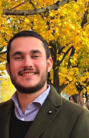 Dottore in turismo management del territorio e prossimo ad iniziare il master in food&wine communication ma soprattutto grande grandissimo amante della storia contemporanea e non